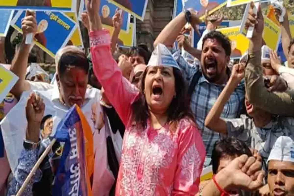 दिल्ली के उपमुख्यमंत्री की गिरफ्तारी के खिलाफ आप का मुंबई में दूसरे दिन भी प्रदर्शन